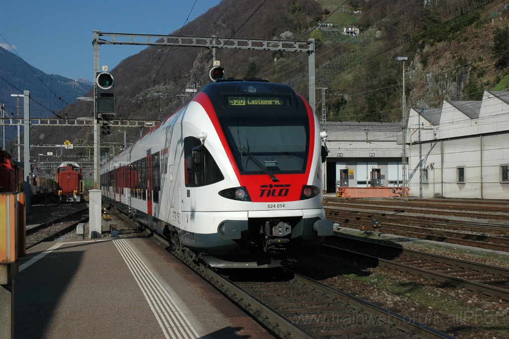 2763-0026-150413.jpg - TILO RABe 524.014 / Bellinzona 15.4.2013