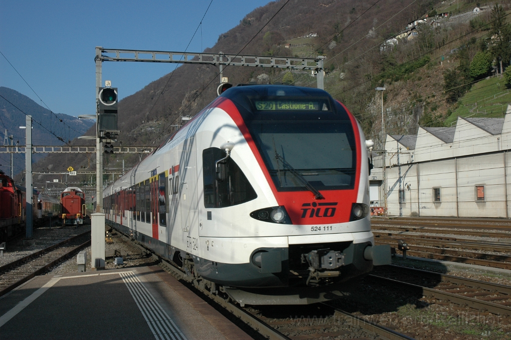 2763-0046-150413.jpg - TILO RABe 524.111 / Bellinzona 15.4.2013