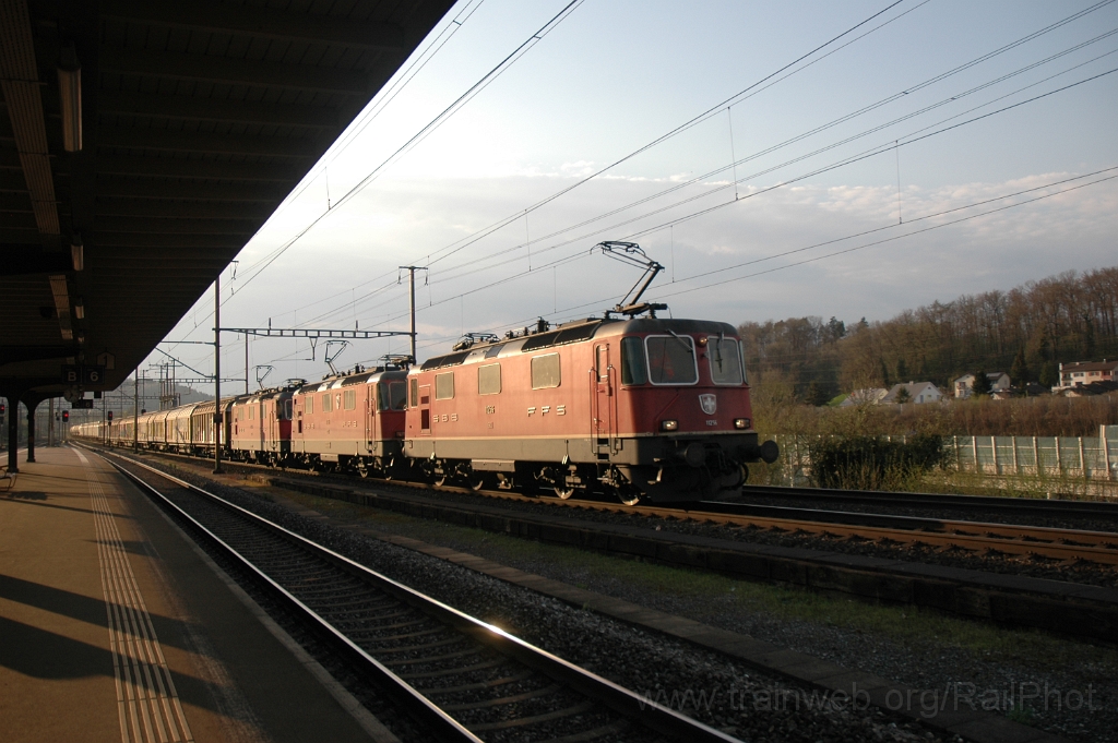 2769-0047-180413.jpg - SBB-CFF Re 4/4'' 11256 + 11239 "Porrentruy" + 11334 / Killwangen-Spreitenbach 18.4.2013