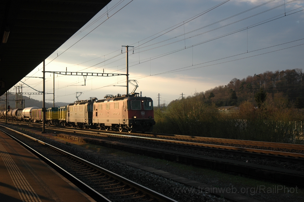 2770-0047-180413.jpg - SBB-CFF Re 4/4'' 11240 + Re 4/4''' 11364 / Killwangen-Spreitenbach 18.4.2013