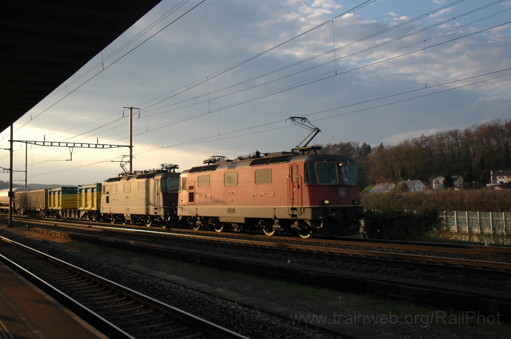 2770-0050-180413.jpg - SBB-CFF Re 4/4'' 11240 + Re 4/4''' 11364 / Killwangen-Spreitenbach 18.4.2013
