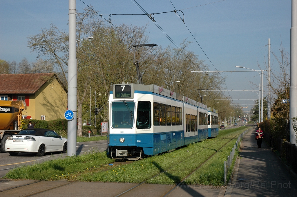 2773-0007-240413.jpg - VBZ Be 4/8 2105 + Be 2/4 2435 / Bahnhof Stettbach 24.4.2013