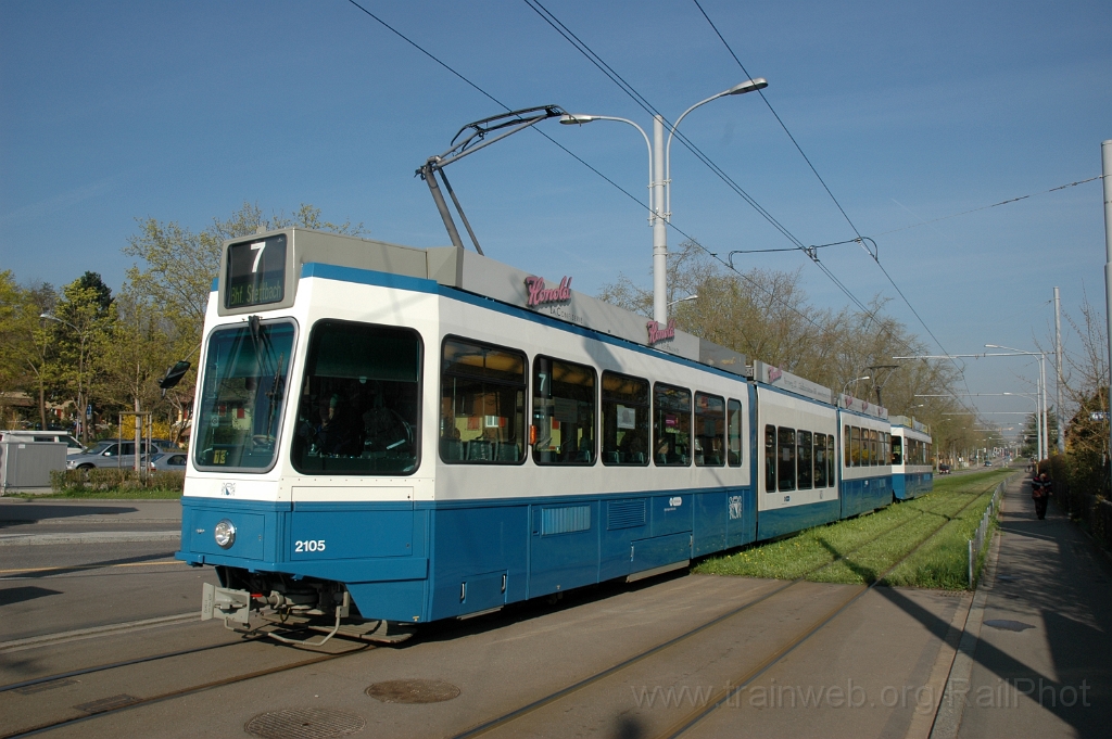 2773-0013-240413.jpg - VBZ Be 4/8 2105 + Be 2/4 2435 / Bahnhof Stettbach 24.4.2013