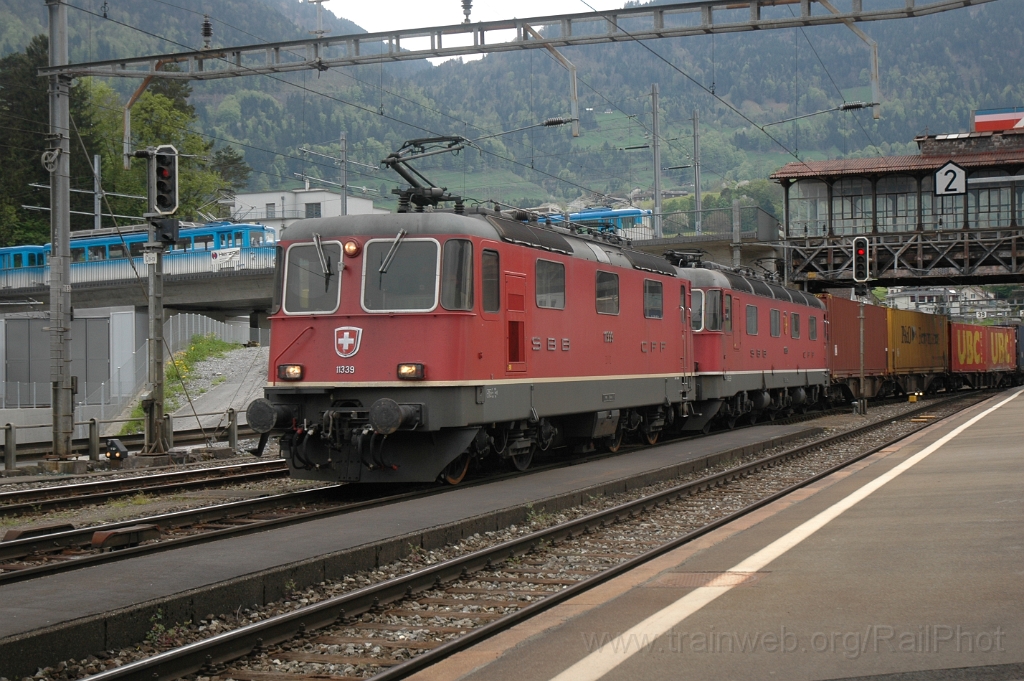 2796-0020-070513.jpg - SBB-CFF Re 4/4'' 11339 + Re 6/6 11685 "Sulgen" / Arth-Goldau 7.5.2013