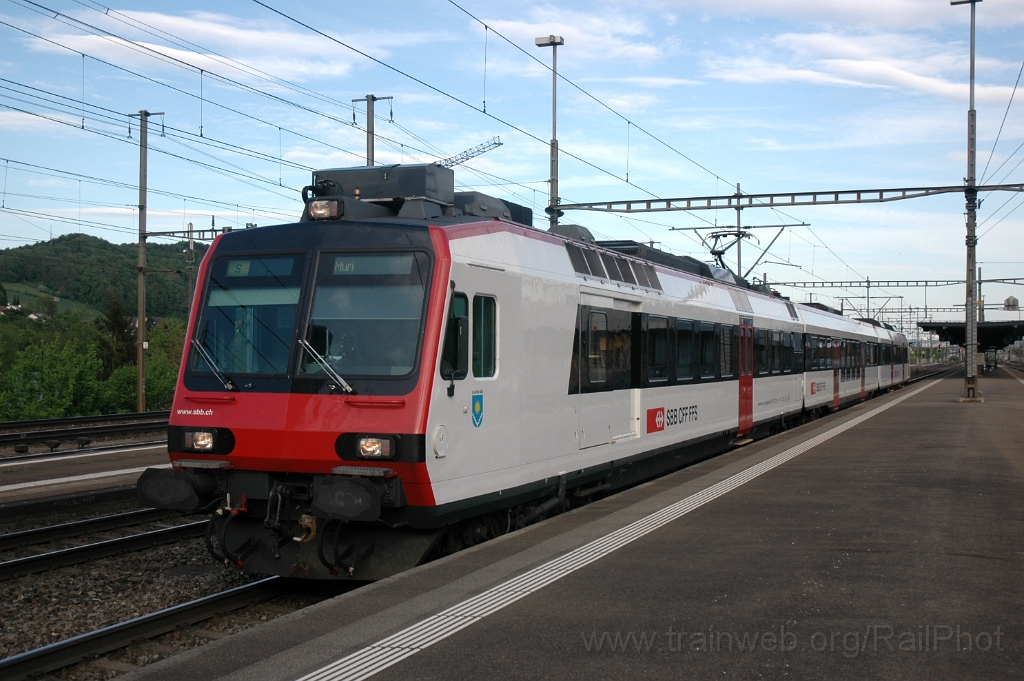 2801-0026-080513.jpg - SBB-CFF RBDe 560.222-2 "Glarus Süd" / Killwangen-Spreitenbach 8.5.2013
