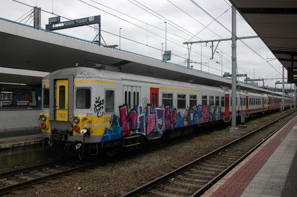 2820-0049-220513.jpg - SNCB AM73 Nr.763 / Charleroi-Sud 22.5.2013