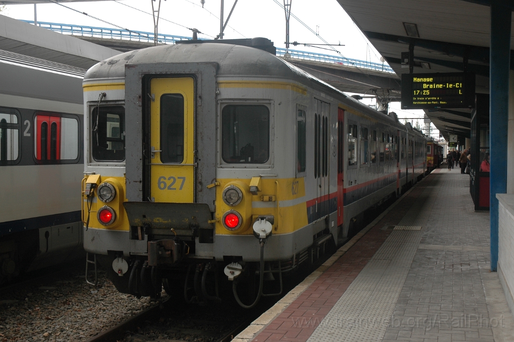 2822-0045-220513.jpg - SNCB AM66 Nr.627 / Charleroi-Sud 22.5.2013