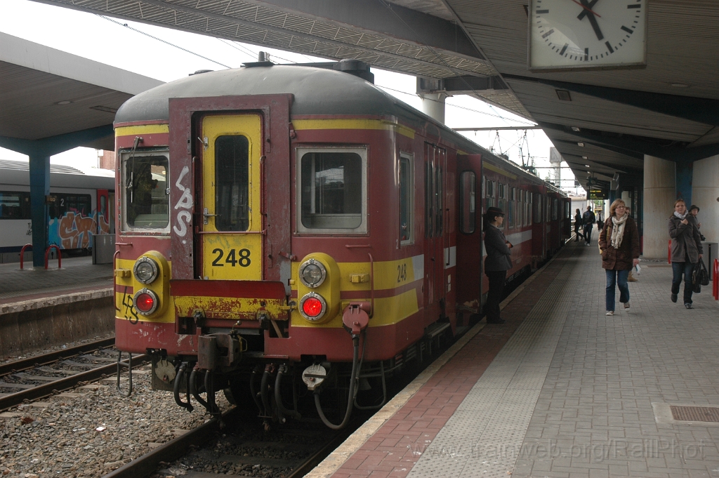 2822-0047-220513.jpg - SNCB AM62 Nr.248 / Charleroi-Sud 22.5.2013