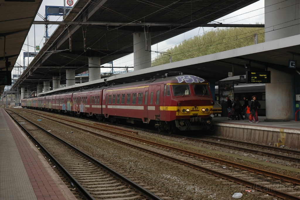 2824-0001-220513.jpg - SNCB AM75 Nr.817 + 801 / Charleroi-Sud 22.5.2013