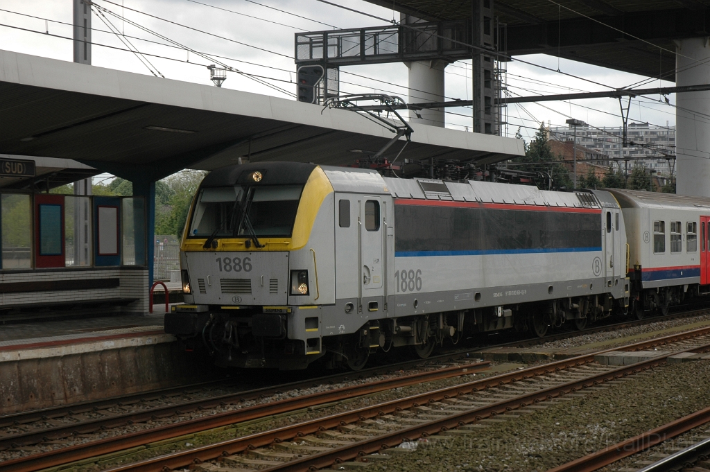 2825-0038-220513.jpg - SNCB HLE 1886 / Charleroi-Sud 22.5.2013