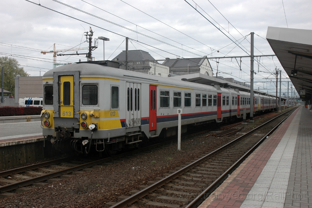 2826-0005-220513.jpg - SNCB AM66 Nr.613 / Charleroi-Sud 22.5.2013