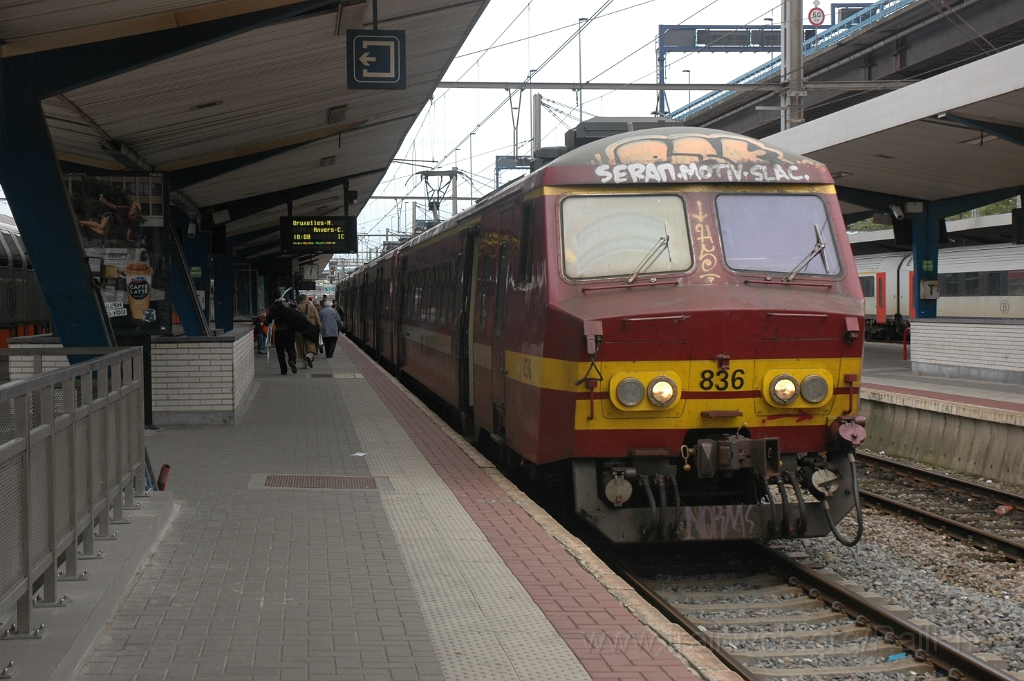 2826-0027-220513.jpg - SNCB AM75 Nr.836 / Charleroi-Sud 22.5.2013