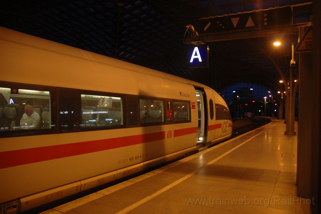 2827-0014-220513.jpg - DBAG ICE 403.028-4 / Köln Hbf 22.5.2013