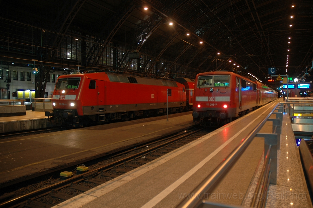 2828-0012-220513.jpg - DBAG 120.208-4 + 111.009-7 / Köln Hbf 22.5.2013