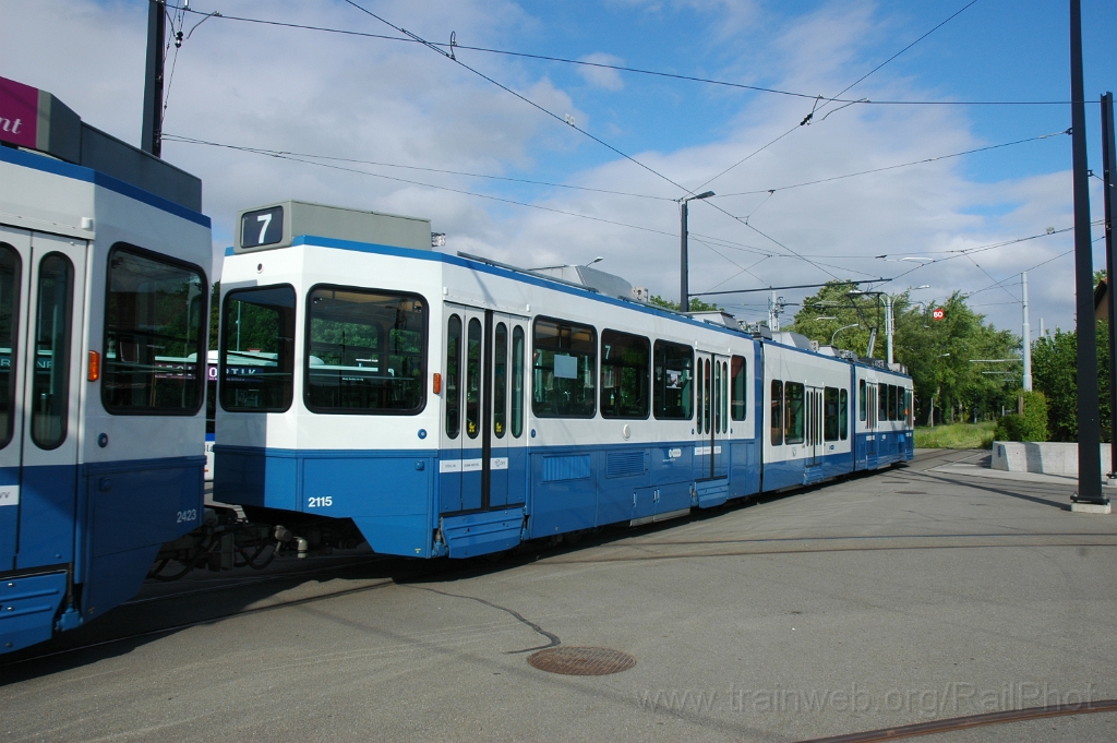 2832-0014-040613.jpg - VBZ Be 4/8 2115 + Be 2/4 2423 / Bahnhof Stettbach 4.6.2013