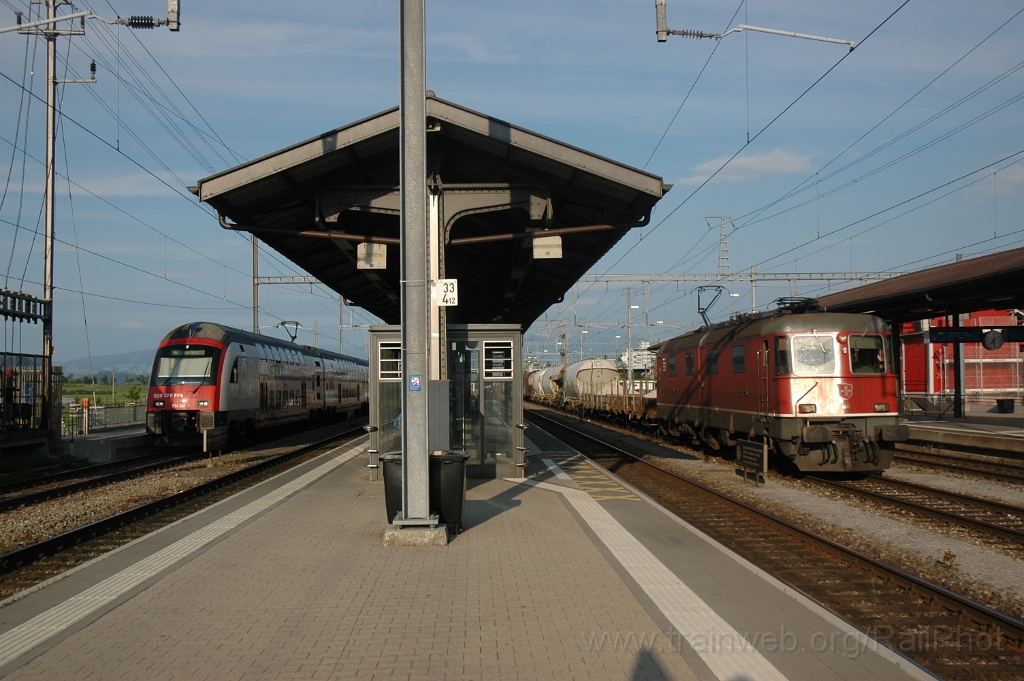 2839-0038-120613.jpg - SBB-CFF Re 6/6 11602 "Morges" + RABe 514.061-1 / Pfäffikon SZ 12.6.2013