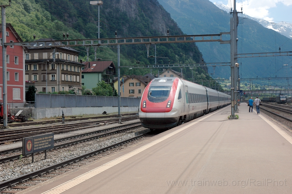 2842-0002-150613.jpg - SBB-CFF ICN RABDe 500.024-5 "Ernest von Stockalper" / Erstfeld 15.6.2013
