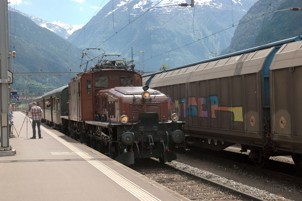 2842-0049-150613.jpg - SBB-CFF Ce 6/8'' 14253 + C4.5301 + AB4.3721 / Erstfeld 15.6.2013