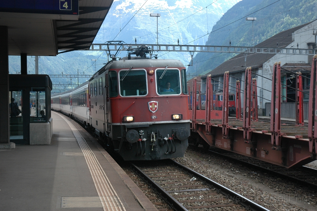 2843-0032-150613.jpg - SBB-CFF Re 4/4'' 11214 / Erstfeld 15.6.2013