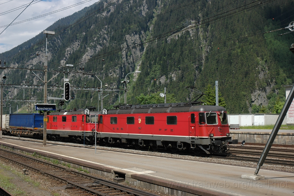 2845-0020-150613.jpg - SBB-CFF Re 6/6 11667 "Bodio" + Re 4/4'' 11336 / Göschenen 15.6.2013