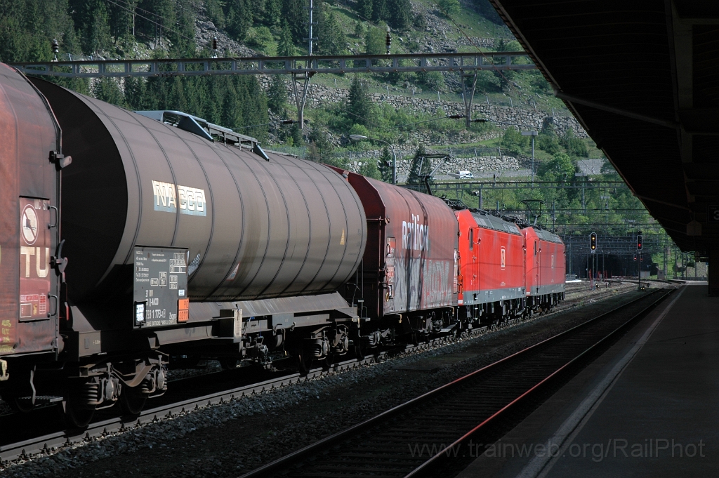 2846-0041-150613.jpg - DBAG 185.127-8 + 185.126-0 / Göschenen 15.6.2013