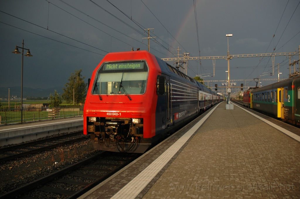 2850-0012-180613.jpg - SBB-CFF Re 4/4'' 11220 + Re 450.040-1 "Hinwil" / Pfäffikon SZ 18.6.2013