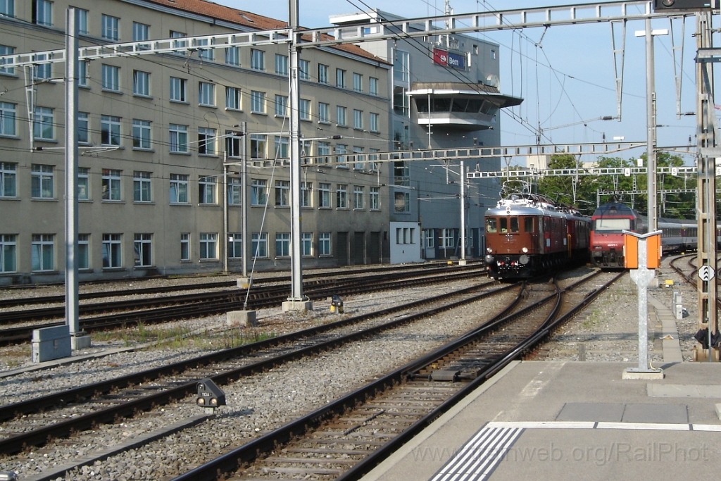 2863-0034-150713.jpg - BLS Ae 6/8 208 + 205 / Bern HB 15.7.2013