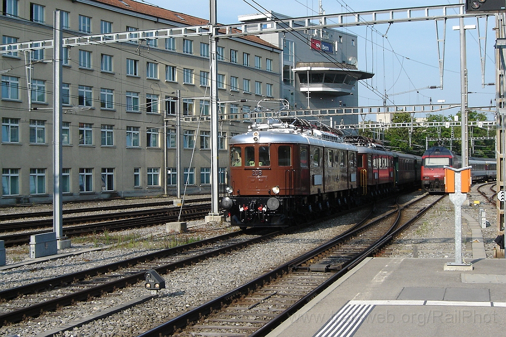 2863-0036-150713.jpg - BLS Ae 6/8 208 + 205 / Bern HB 15.7.2013