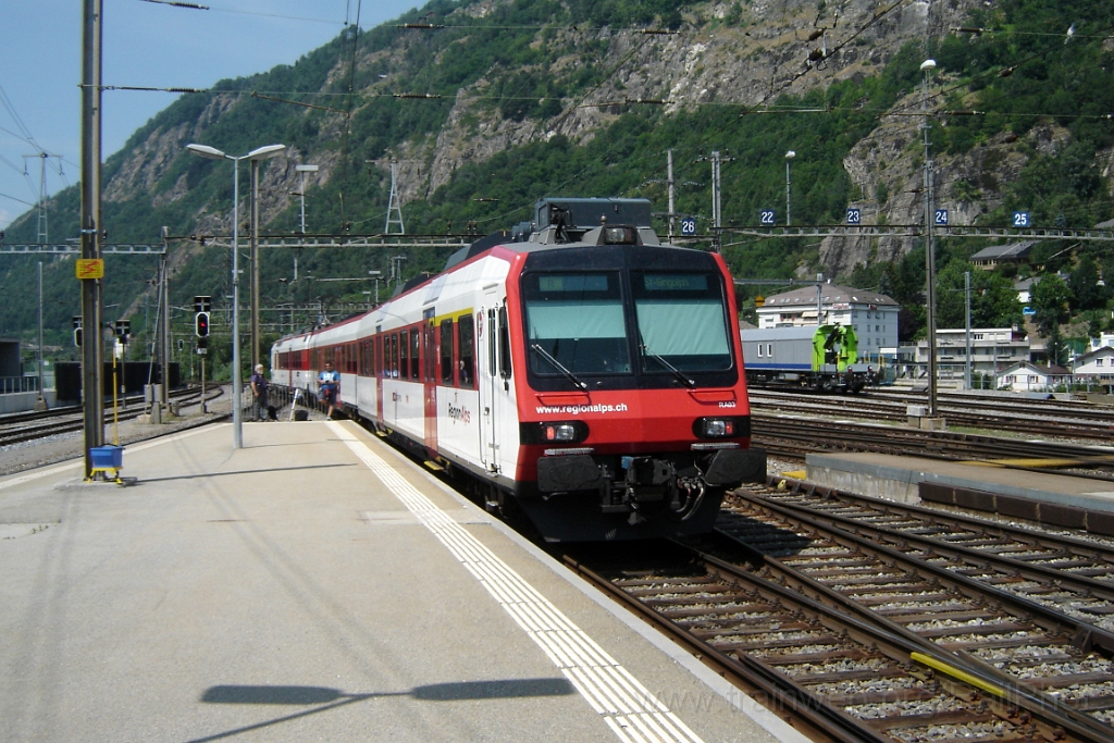 2865-0003-150713.jpg - RA RBDe 560.403-8 + ABt (DO) 50 85 39-43 943-2 / Brig 15.7.2013