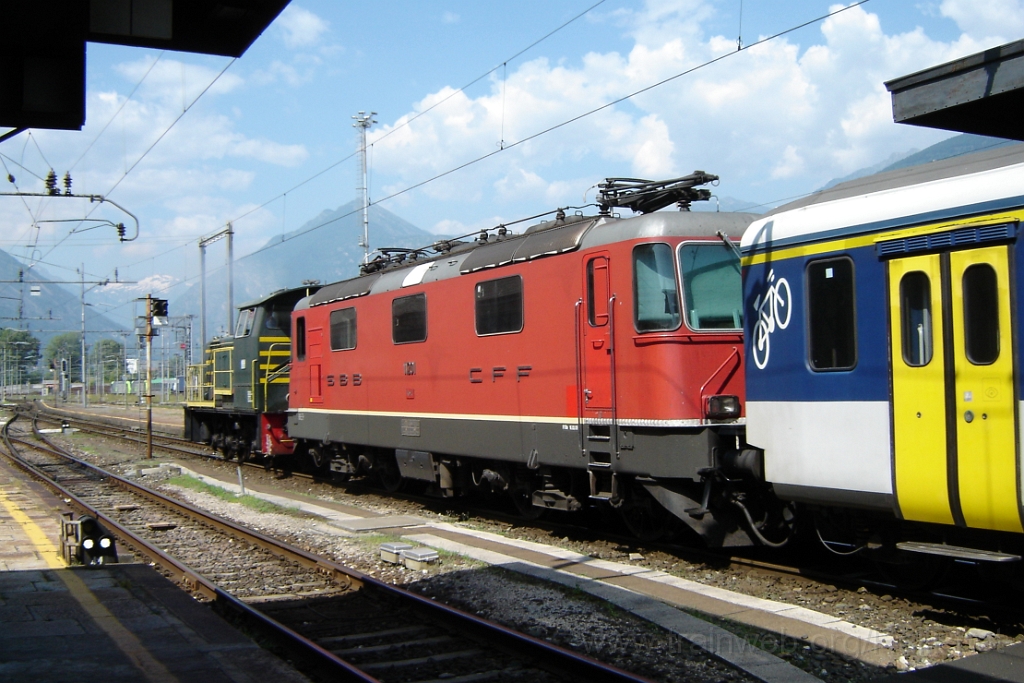 2867-0050-150713.jpg - SBB-CFF Re 4/4'' 11201 + FS D 245.1020 / Domodossola 15.7.2013