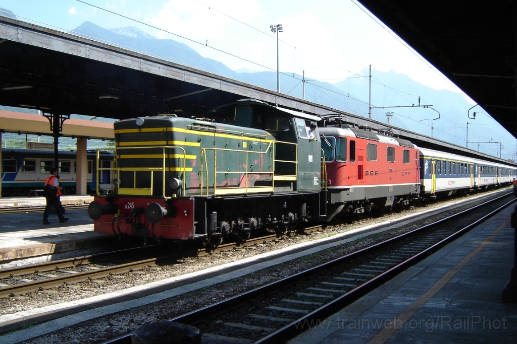 2868-0003-150713.jpg - FS D 245.1020 + SBB-CFF Re 4/4'' 11201 / Domodossola 15.7.2013