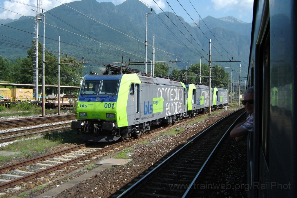 2868-0032-150713.jpg - BLS Re 485.001-2 "Haltingen" + 485.*** + 485.018-6 / Domodossola 15.7.2013