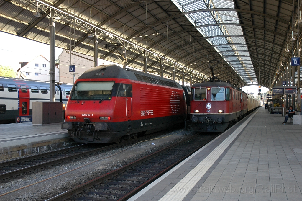 2886-0023-310713.jpg - SBB-CFF Re 460.066-4 "Finse" + Re 4/4'' 11248 + 11285 / Olten 31.7.2013