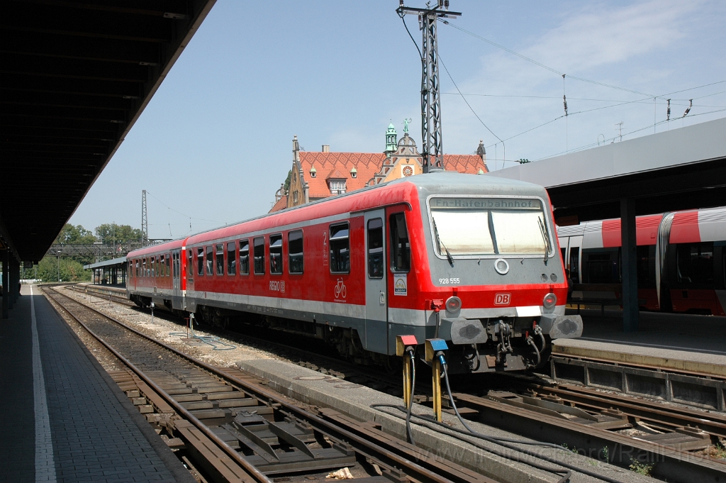 2893-0005-030813.jpg - DBAG 928.555 / Lindau Hbf 3.8.2013