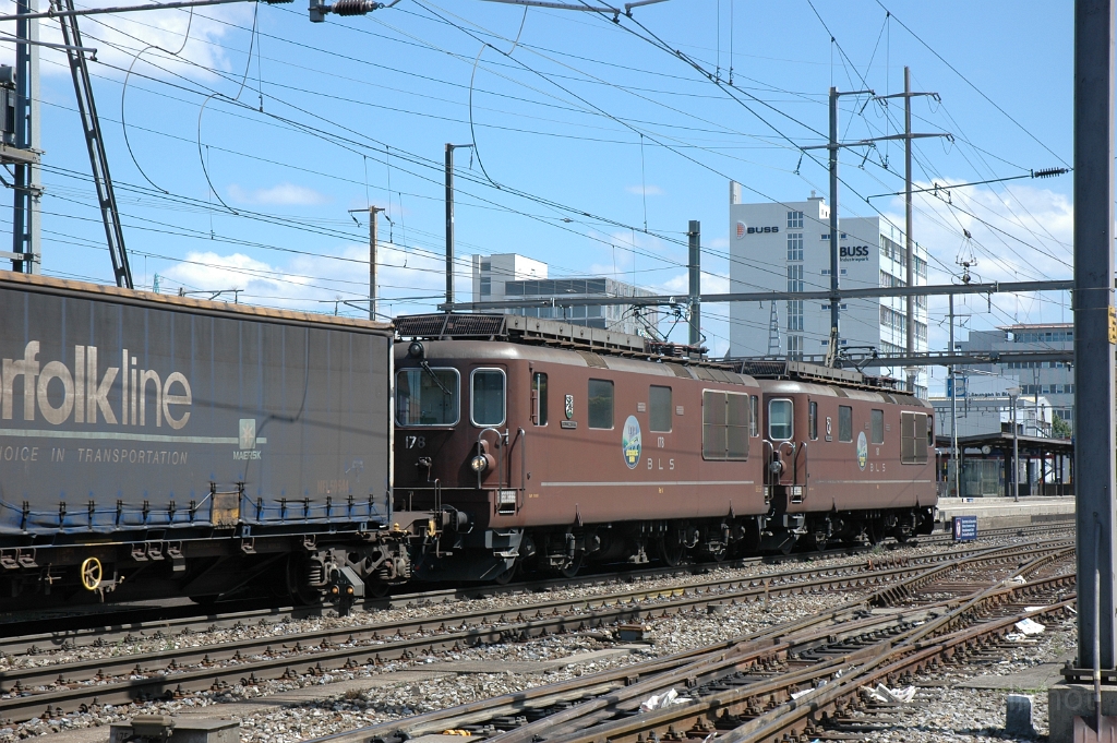 2899-0033-110813.jpg - BLS Re 4/4 181 «Interlaken» + 178 «Schwarzenburg» / Pratteln 11.8.2013