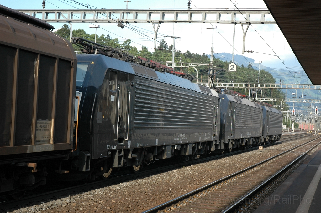 2913-0031-160813.jpg - MRCE ES 64 F4-082 + 111 + 108 / Arth-Goldau 16.8.2013