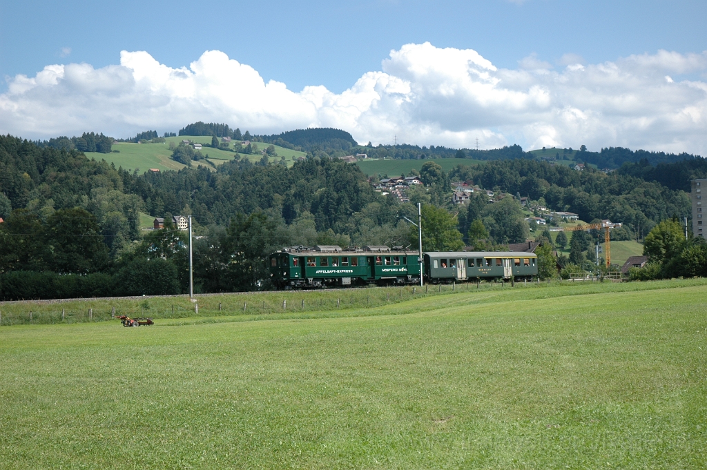 2917-0004-170813.jpg - BT Be 3/4 43 «Möhl Apfelsaft-Express» + SBB-CFF AB4.3750 / Wattwil (Bleiken) 17.8.2013