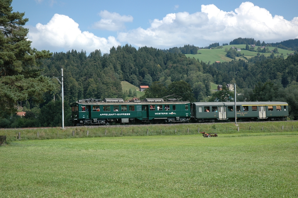 2917-0008-170813.jpg - BT Be 3/4 43 «Möhl Apfelsaft-Express» + SBB-CFF AB4.3750 / Wattwil (Bleiken) 17.8.2013