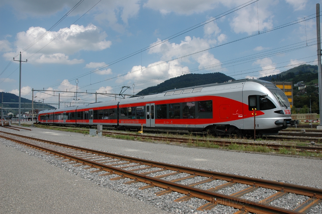 2929-0003-310813.jpg - SOB RABe 526.053-4 «Etzel» / Wattwil (Passerelle) 31.8.2013