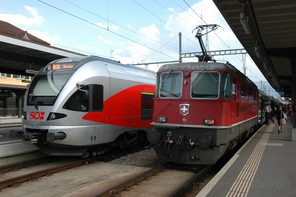2932-0042-310813.jpg - SBB-CFF Re 4/4'' 11198 + SOB RABe 526.054-2 / Wattwil 31.8.2013