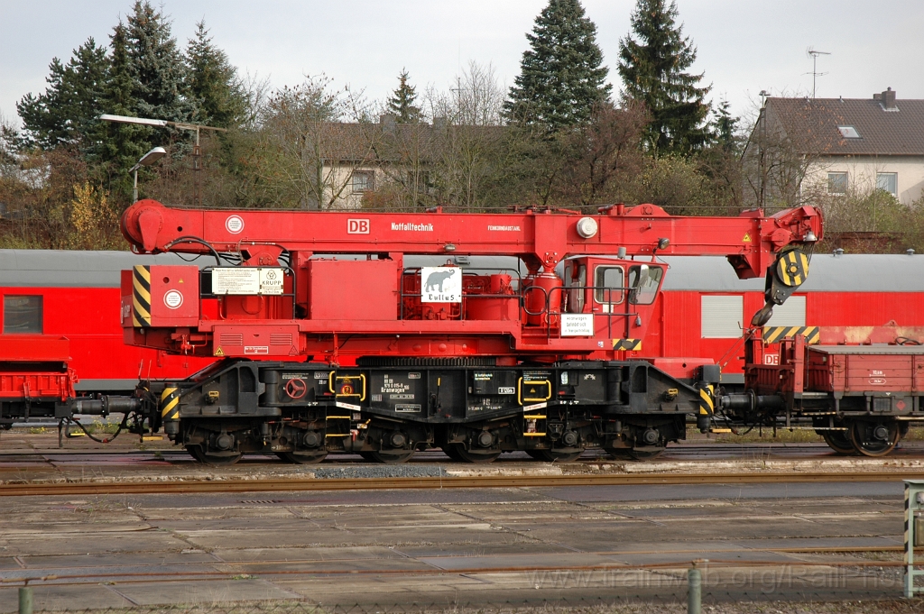3000-0042-081113.jpg - DBAG Kranwagen 80 80 979 0 015-9 "Bullus" / Fulda Hbf 8.11.2013