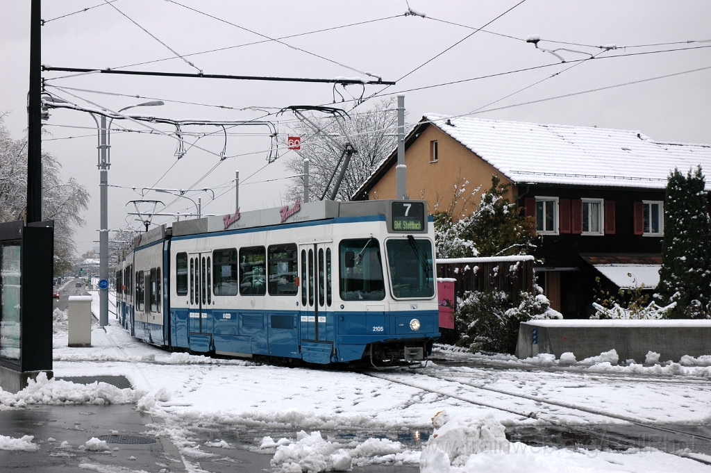 3012-0031-221113.jpg - VBZ Be 4/8 2105 + Be 2/4 2435 / Stettbach 22.11.2013