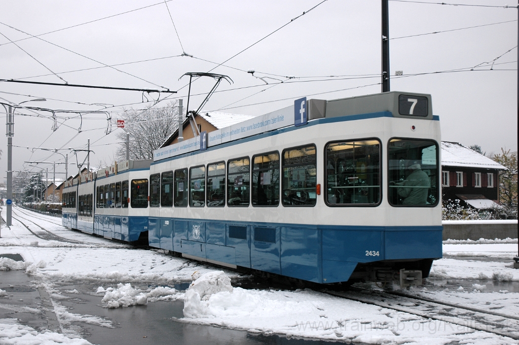 3012-0044-221113.jpg - VBZ Be 4/8 2111 + Be 2/4 2434 / Stettbach 22.11.2013