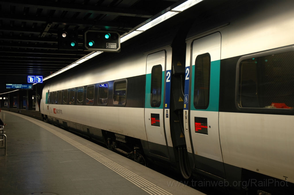 3015-0021-031213.jpg - SBB-CFF ICN RABDe 500.011-2 "Blaise Cendrars" / Zürich-Flughafen 3.12.2013