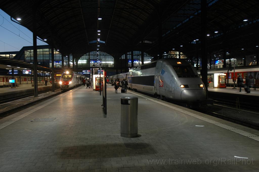 3030-0002-120114.jpg - SNCF TGV 384.007 + SBB-CFF ETR 93 85 5 610.713-5 / Basel SBB 12.1.2014