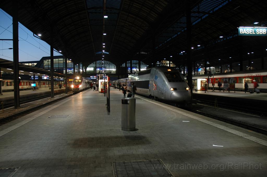 3030-0005-120114.jpg - SNCF TGV 384.007 + SBB-CFF ETR 93 85 5 610.713-5 / Basel SBB 12.1.2014