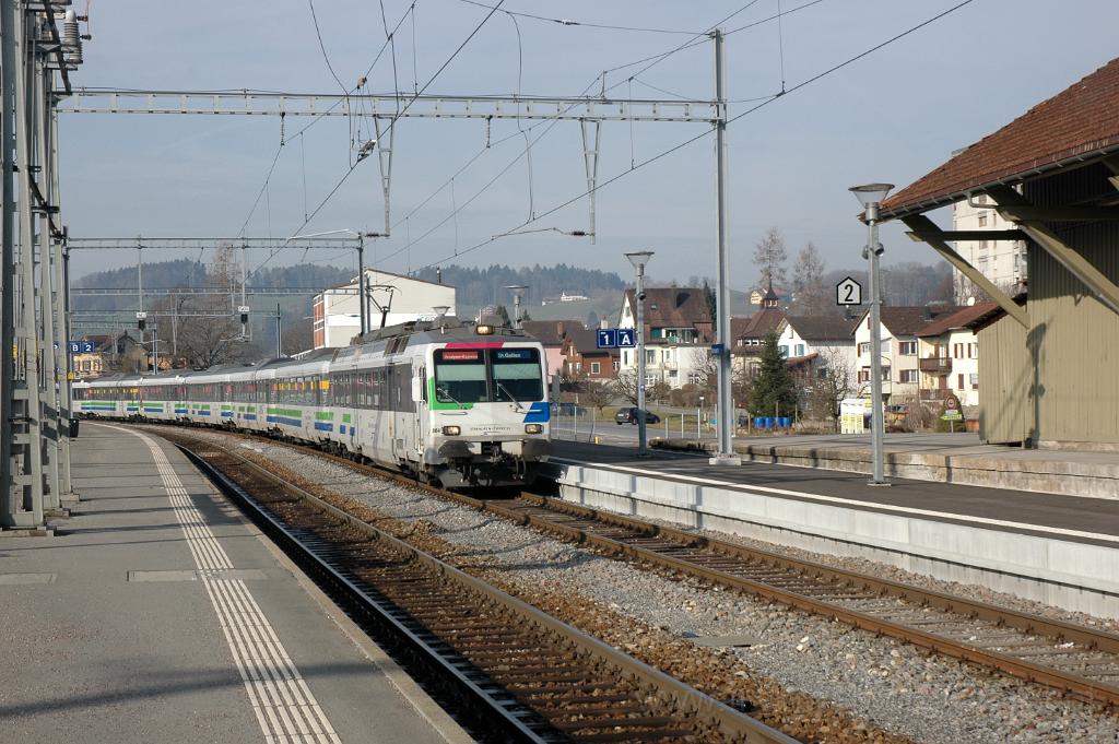 3032-0034-010214.jpg - SOB RBDe 561.084-5 / Uznach 1.2.2014