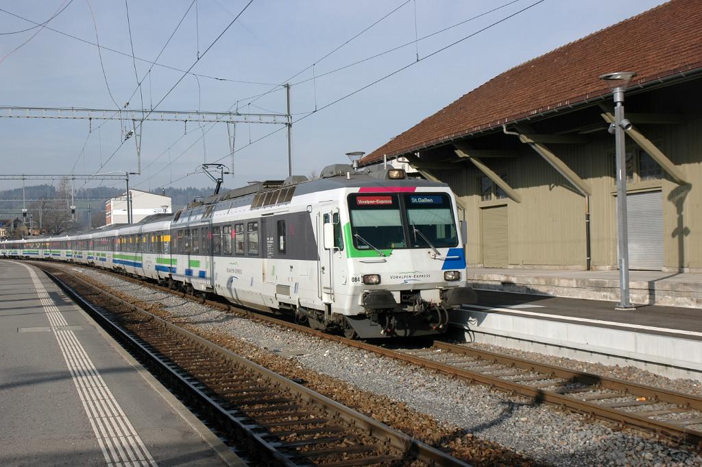 3032-0038-010214.jpg - SOB RBDe 561.084-5 / Uznach 1.2.2014