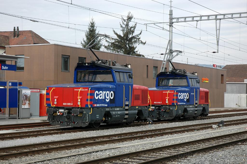 3033-0006-010214.jpg - SBB-CFF Eem 923.022-8 + Eem 923.010-3 "Suhrerchopf" / Suhr 1.2.2014
