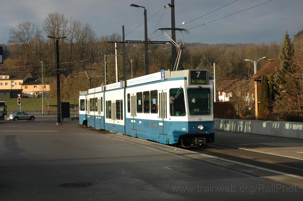3034-0021-060214.jpg - VBZ Be 4/8 2121 + Be 2/4 2428 / Bahnhof Stettbach 6.2.2014